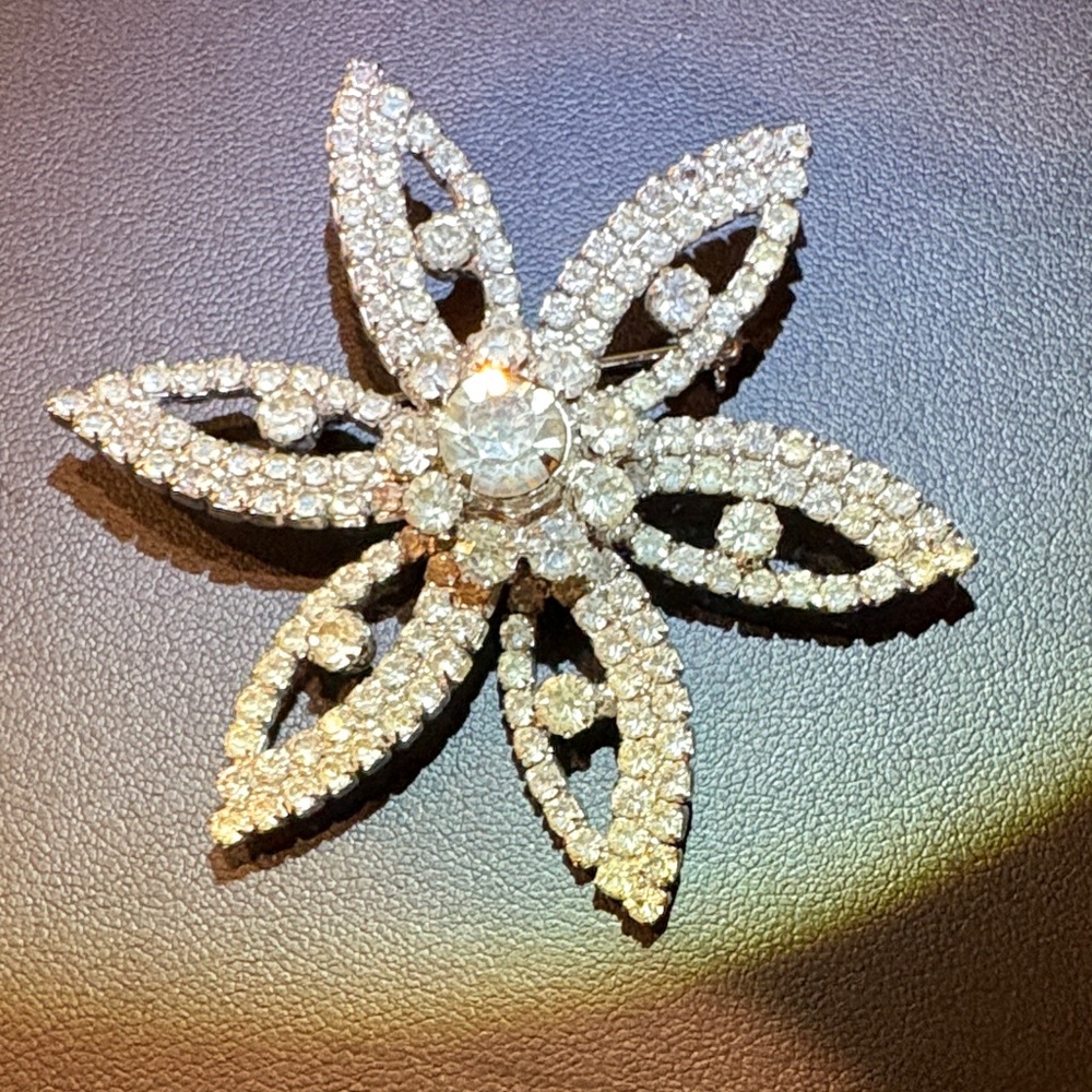 Rhinestone flower brooch vintage